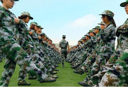 學(xué)生(sheng)軍訓